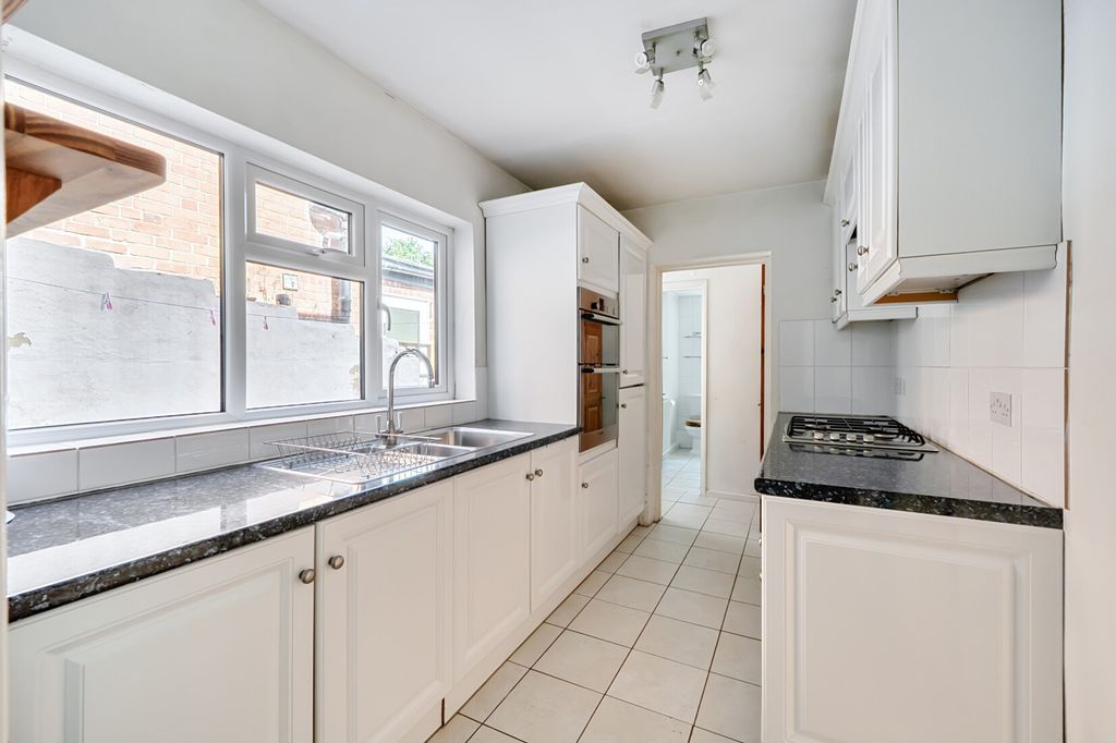 Property photo 3 of 19 Kitchen