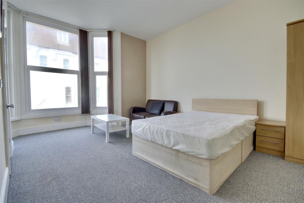 Property photo 3 of 5 903C3520-23EE-4772-A9Fe-703D63A07107_1_201_A.Jpeg