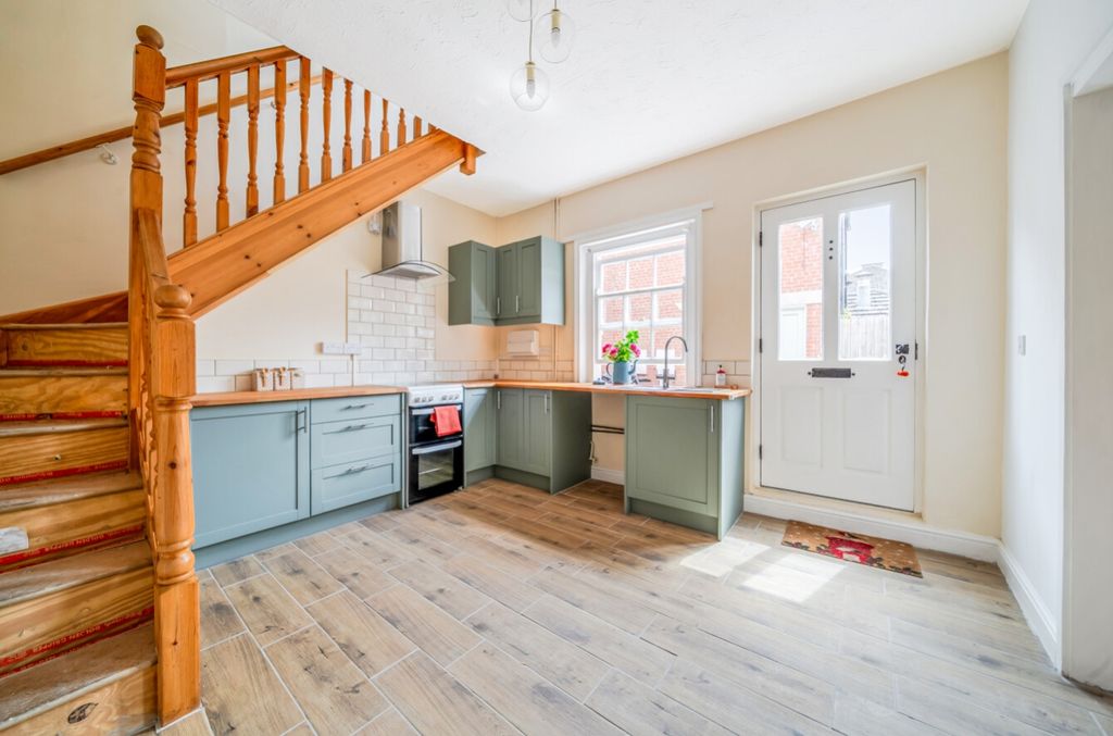 Property photo 3 of 25 1482694-11-6A427Fc58E980