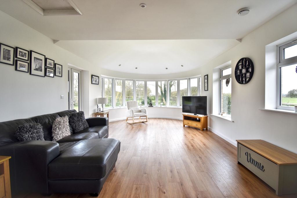 Property photo 2 of 30