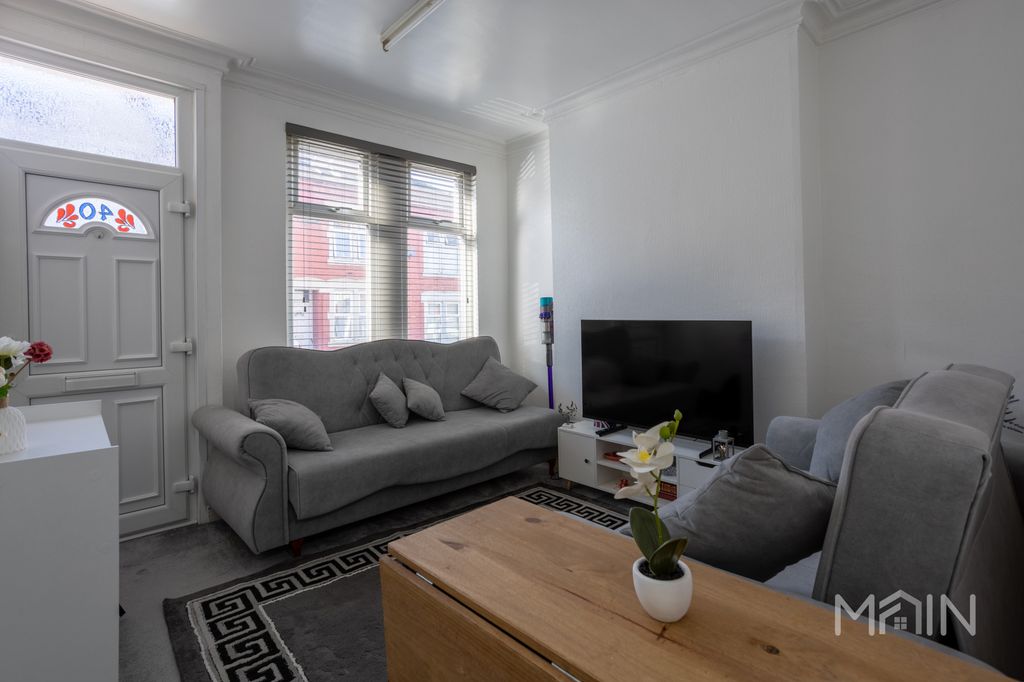 Property photo 2 of 19