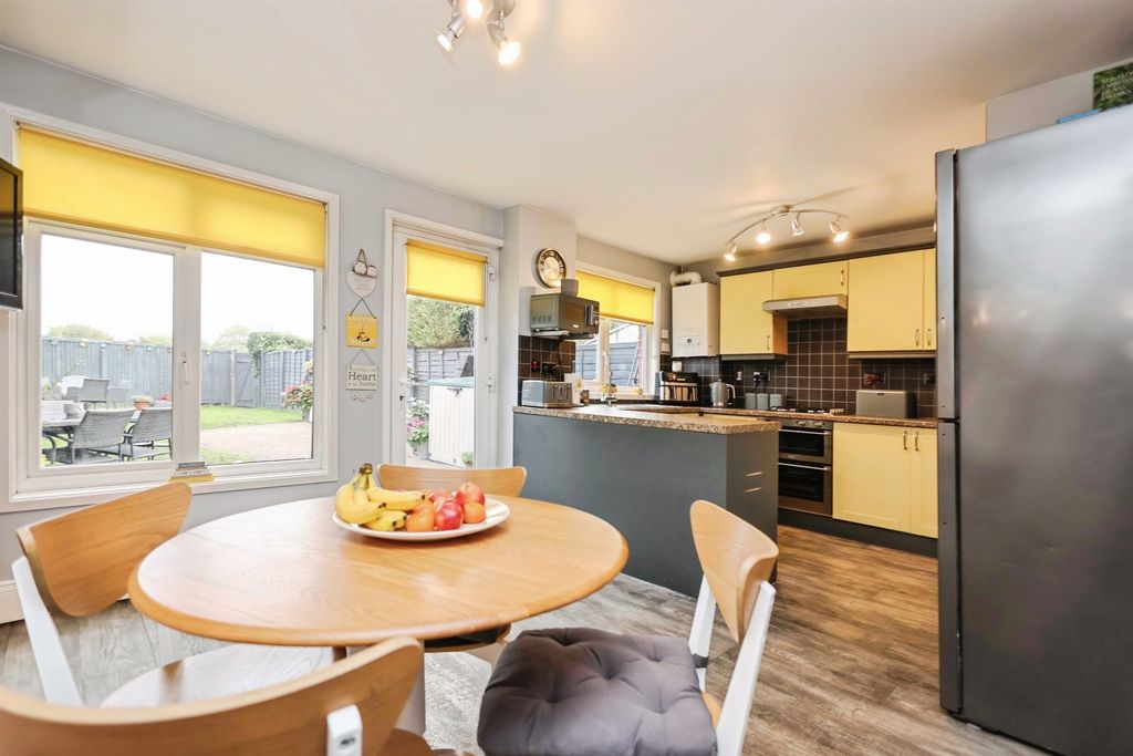 Property photo 3 of 17