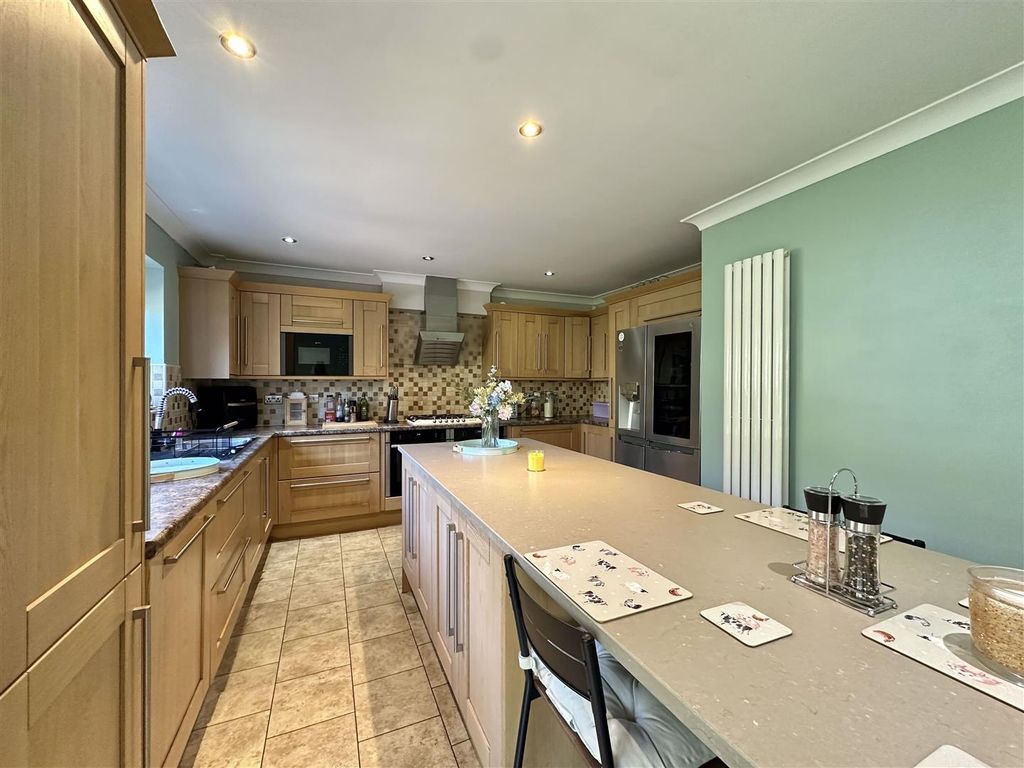 Property photo 1 of 34