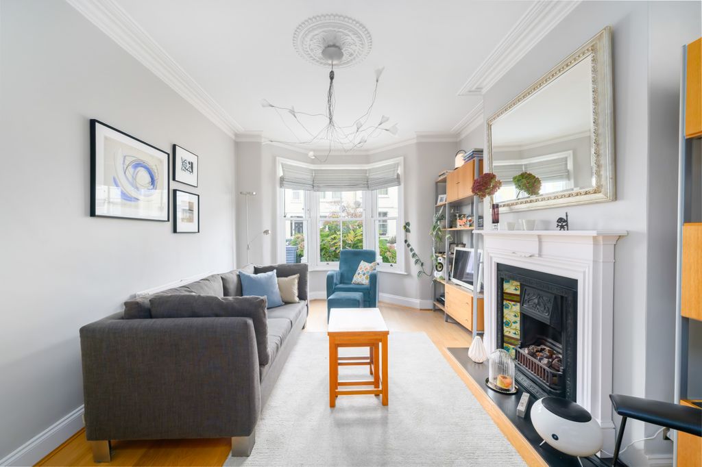 Property photo 2 of 18