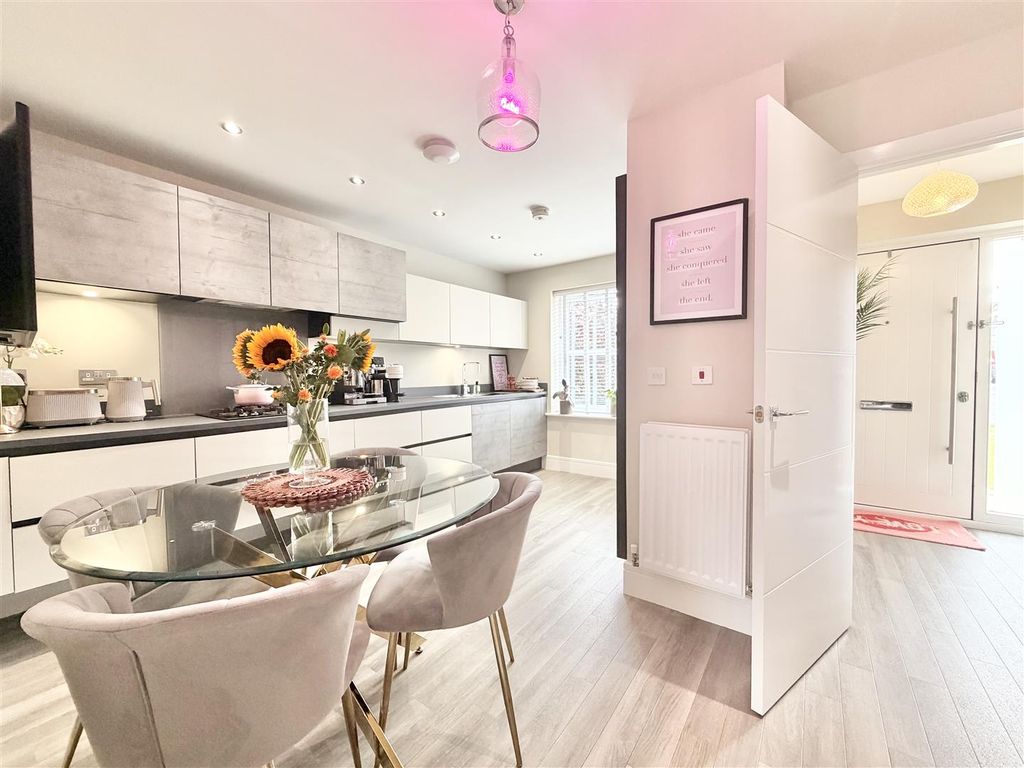 Property photo 3 of 25 Kitchen/Diner/Lounge