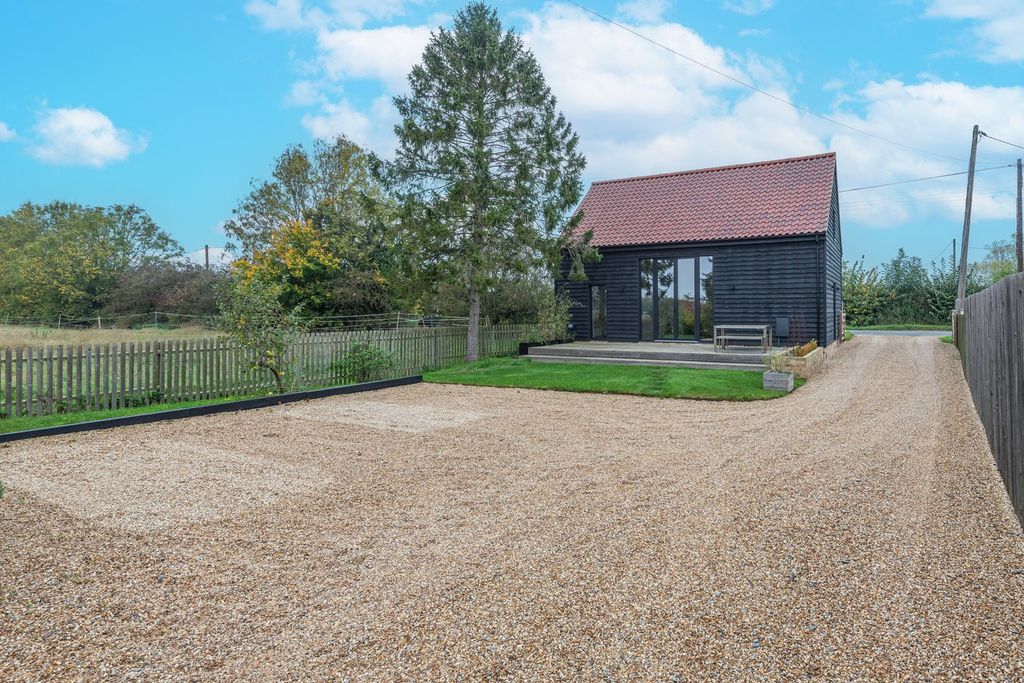 Property photo 3 of 27