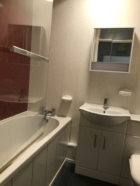 Property photo 3 of 10 Bathroom