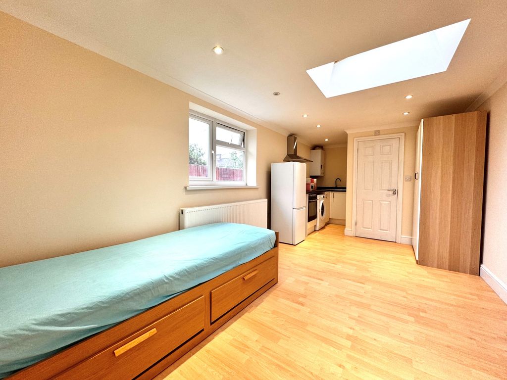 Property photo 1 of 5