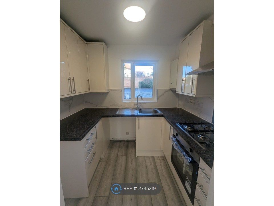 Property photo 3 of 6 Kitchen