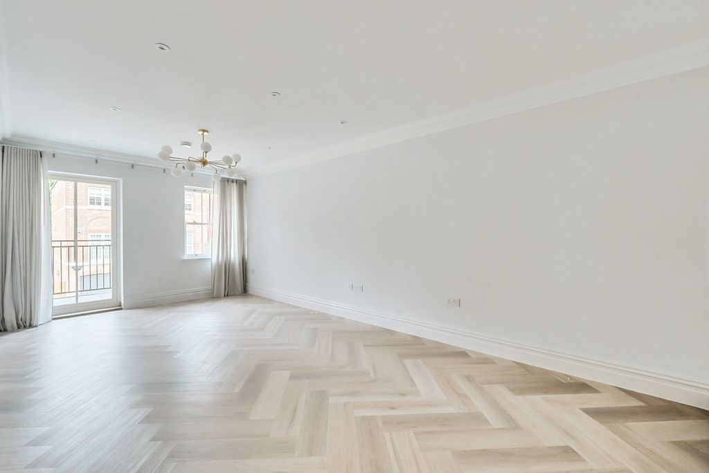Property photo 3 of 17 Steuart House