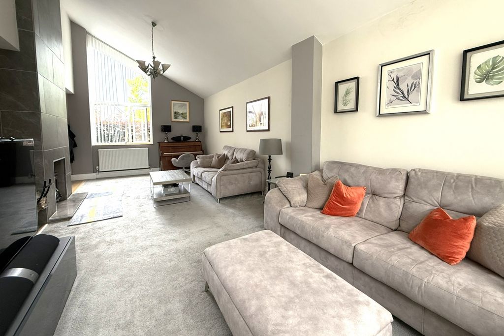 Property photo 3 of 16 Gallery