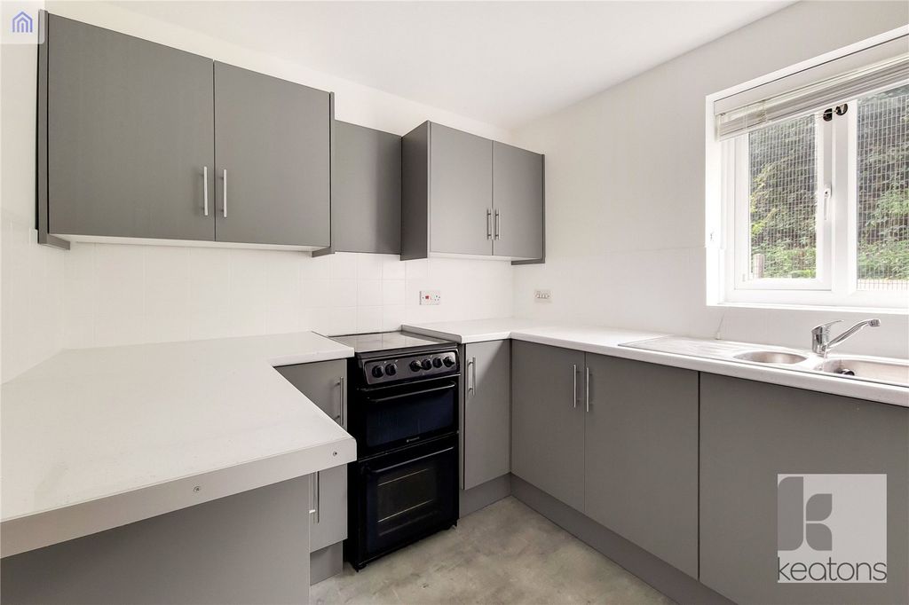 Property photo 1 of 10 Kitchen