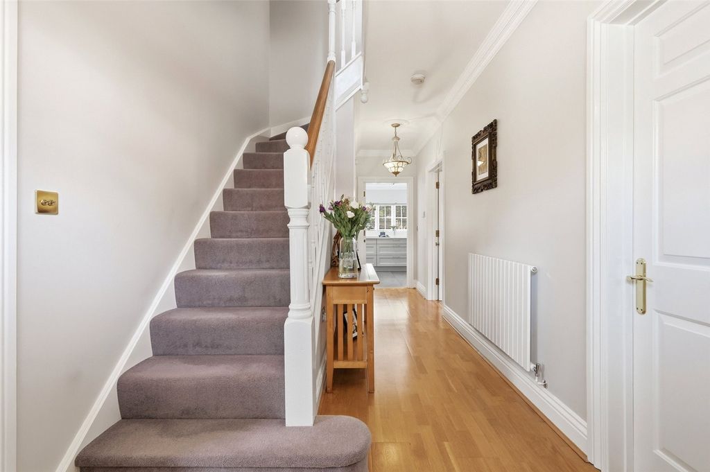 5 bed detached house for saleMilliners Way, Bishop's Stortford, Hertfordshire CM23 photo 5