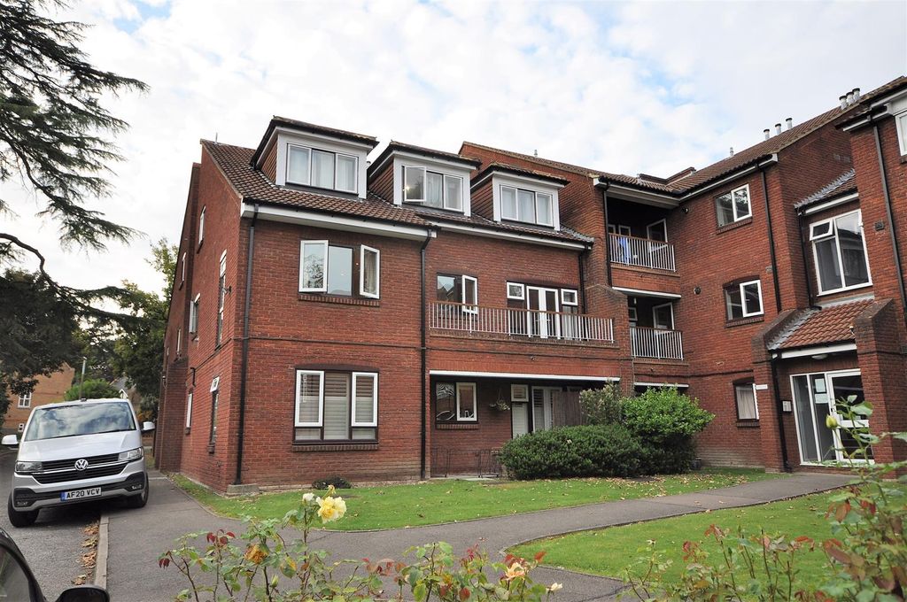 Property photo 2 of 11 Front Of Block