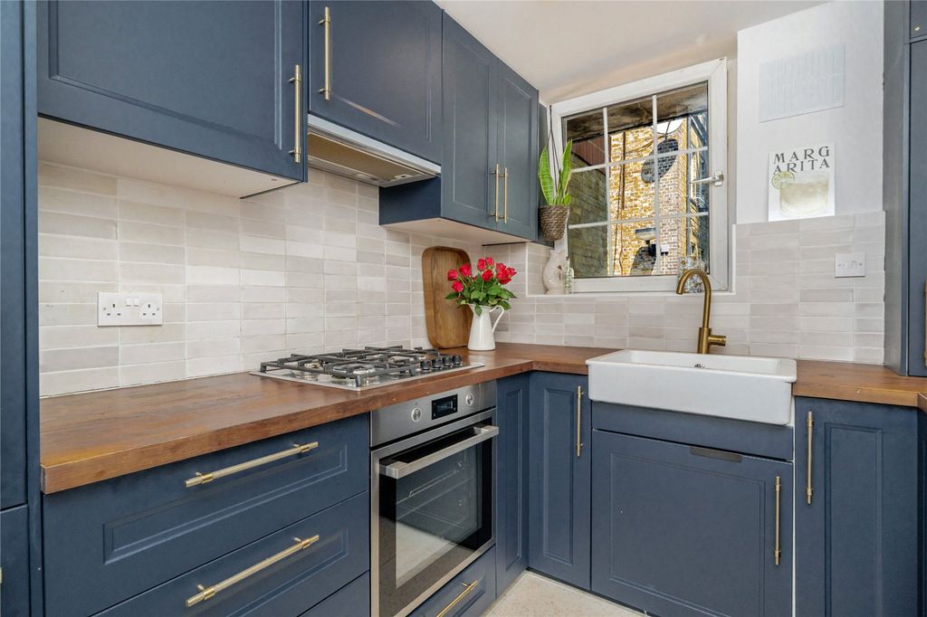 Property photo 2 of 12 Kitchen
