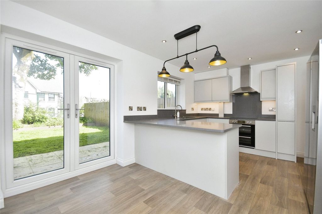 Property photo 2 of 8 Dining Kitchen