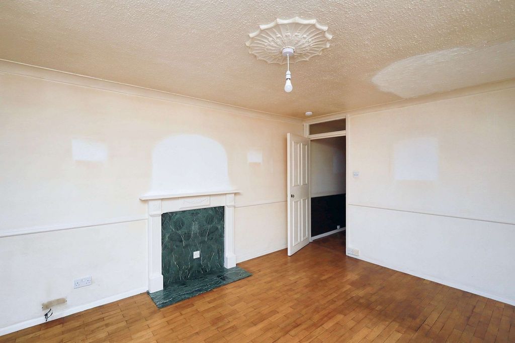 Property photo 2 of 11 Gallery