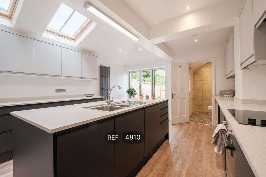 Property photo 3 of 30 Kitchen