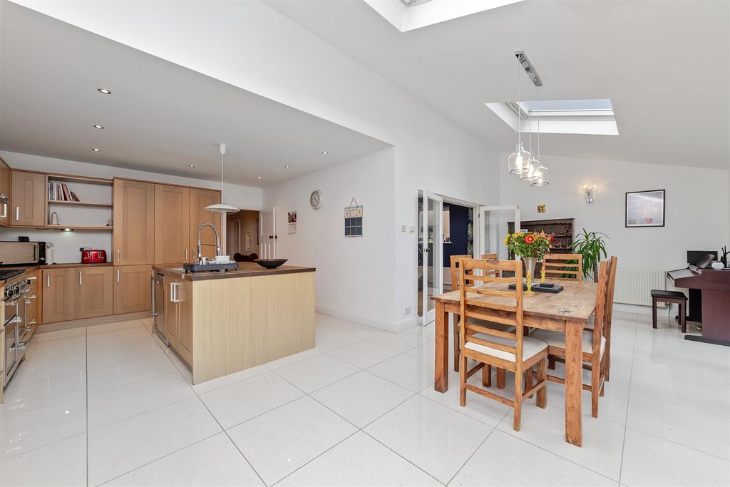 Property photo 3 of 24 254Watfordroad-25.Jpg