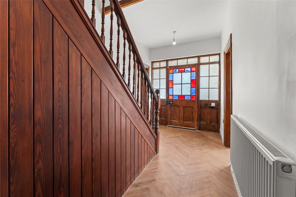 Property photo 2 of 21 Entrance Hall