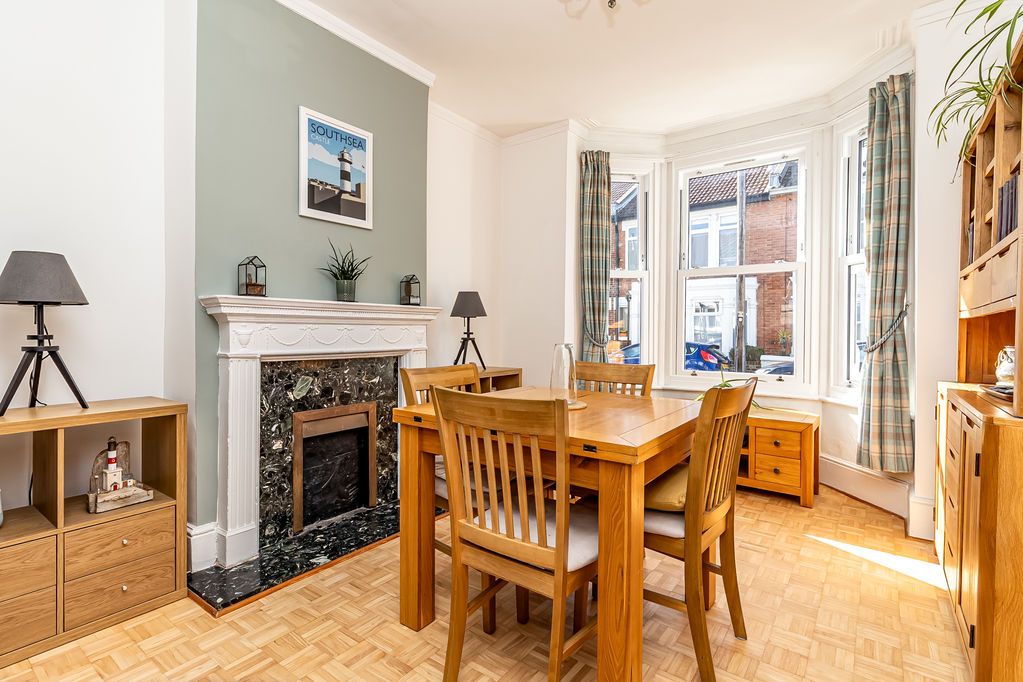 Property photo 2 of 24 .