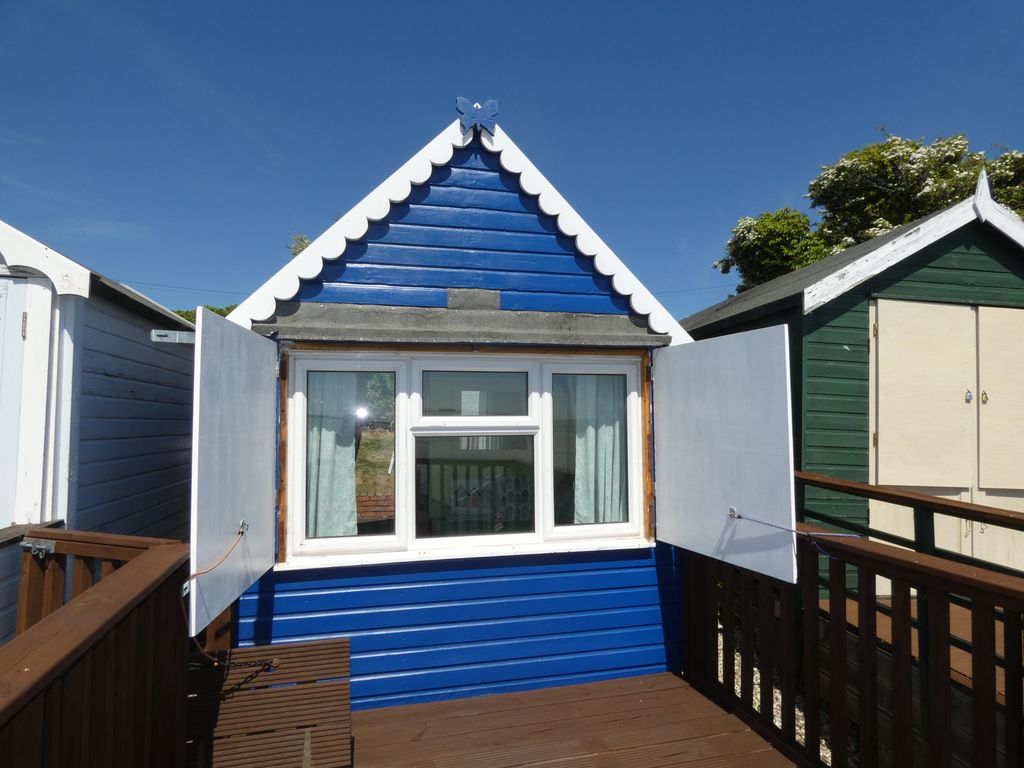 Property photo 1 of 9 Beach Hut For Sale