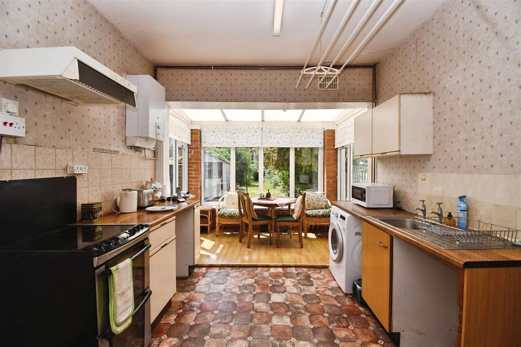 Property photo 3 of 12 Kitchen
