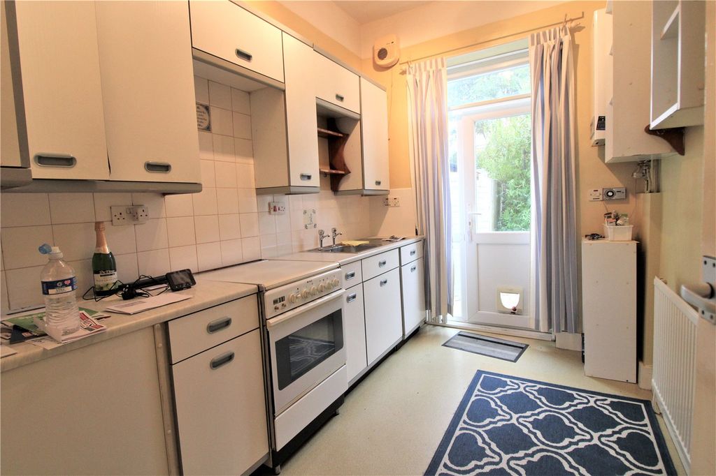 Property photo 3 of 8 Kitchen