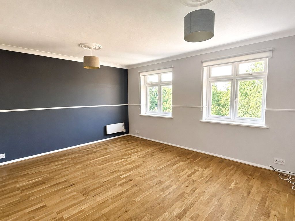 Property photo 2 of 19 Picture No. 27