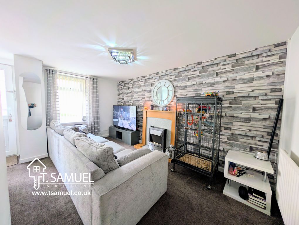 Property photo 2 of 23 Lounge