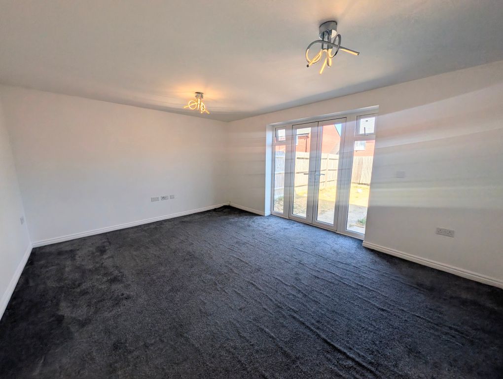 Property photo 3 of 10 Lounge