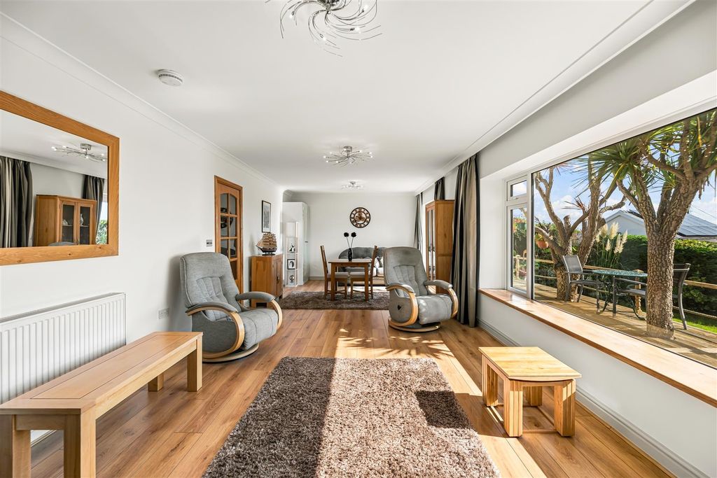 Property photo 2 of 42 Living/Dining Room