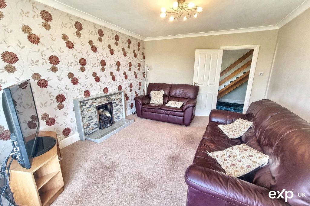 Property photo 3 of 28