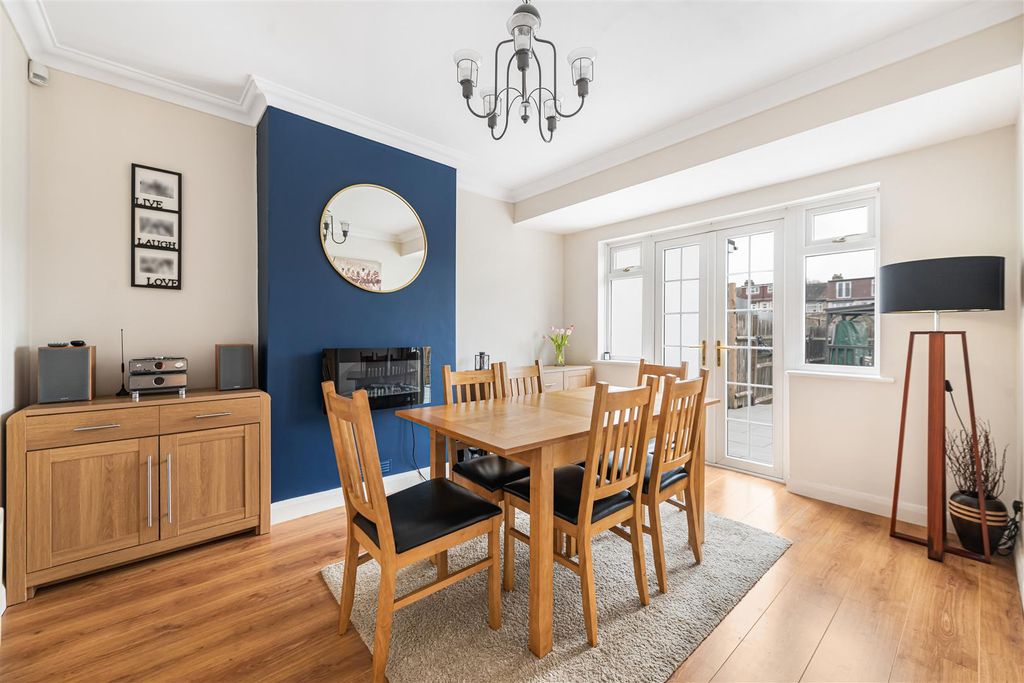 Property photo 3 of 12 15_72490.Jpg