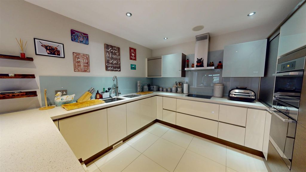 Property photo 3 of 37 Dining Kitchen