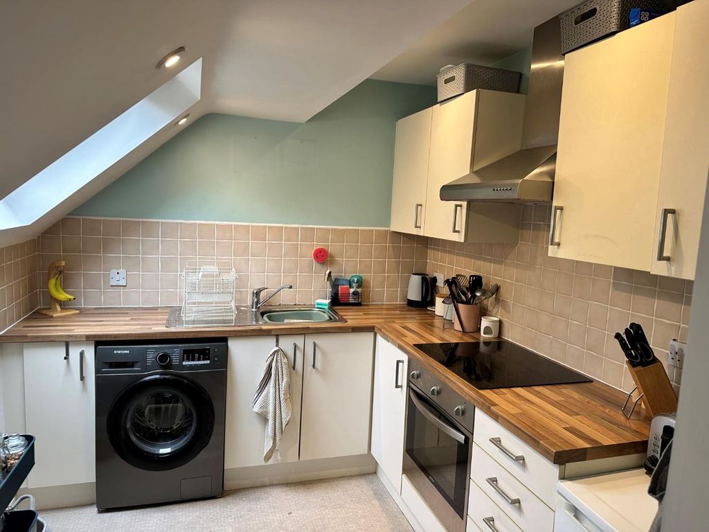Property photo 3 of 10 Kitchen.Jpg