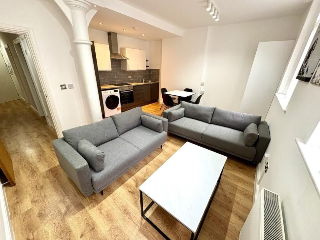 Property photo 1 of 10 Living Room
