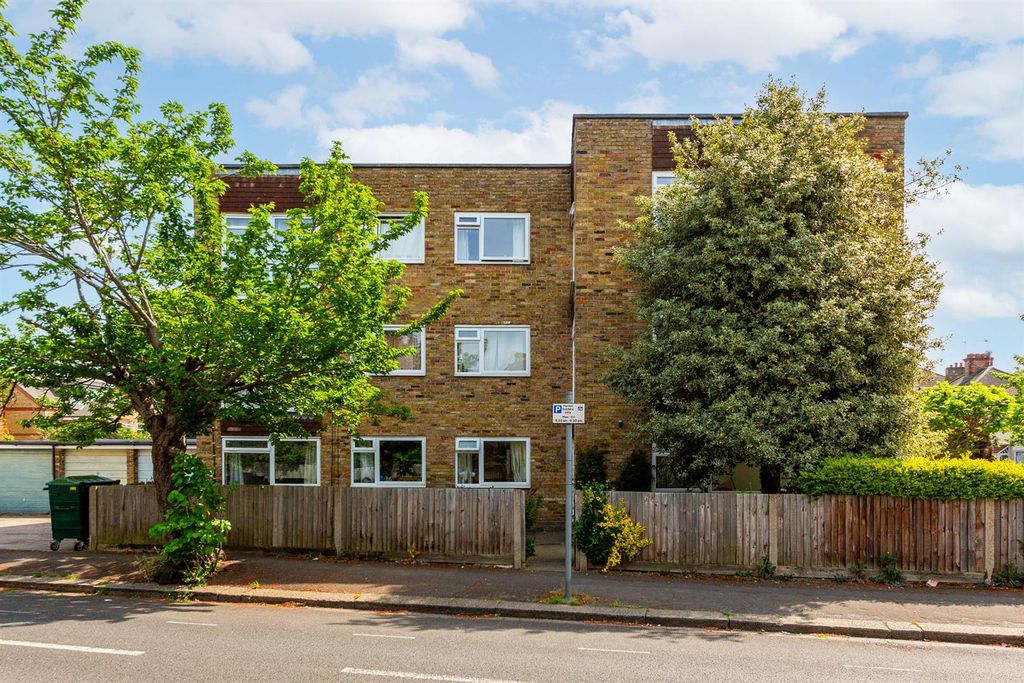 Property photo 1 of 9 Flat 1, Holly Court, 59 Cavendish Road, Sw19 2Ey-9