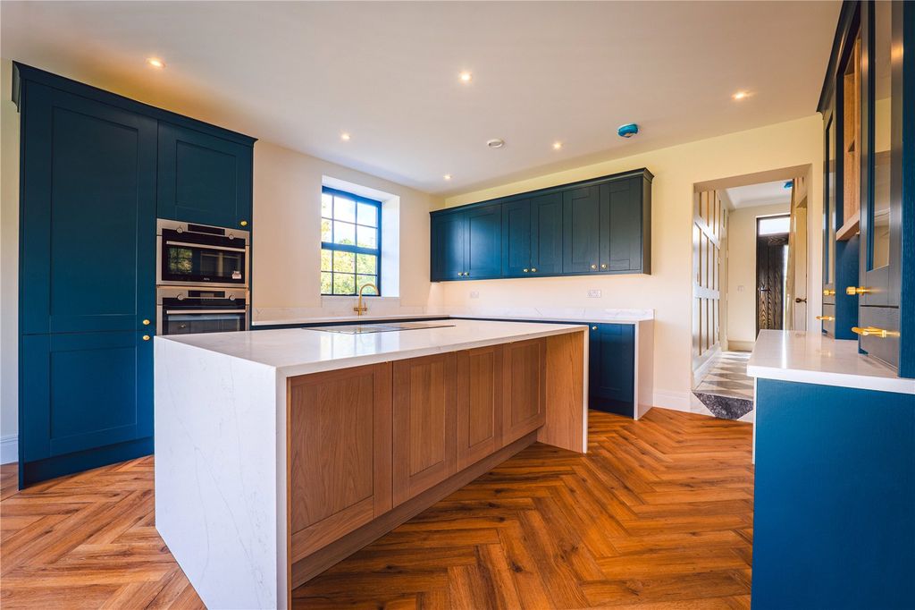 Property photo 3 of 16 Kitchen