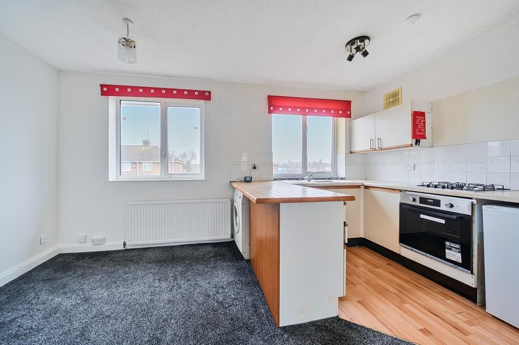 Property photo 3 of 18 Kitchen