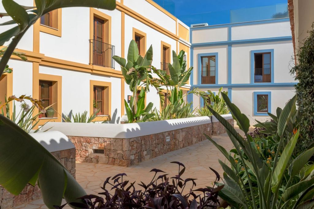 Property photo 1 of 29