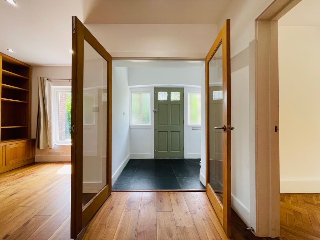 Property photo 3 of 39