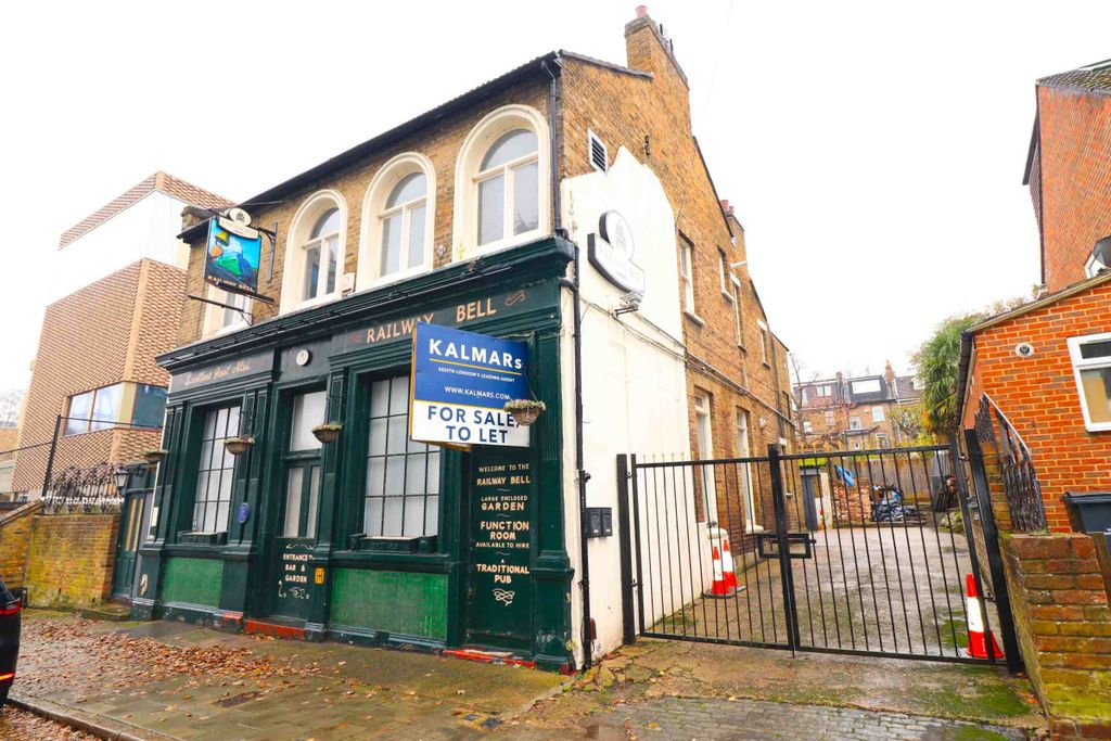 Property photo 1 of 8