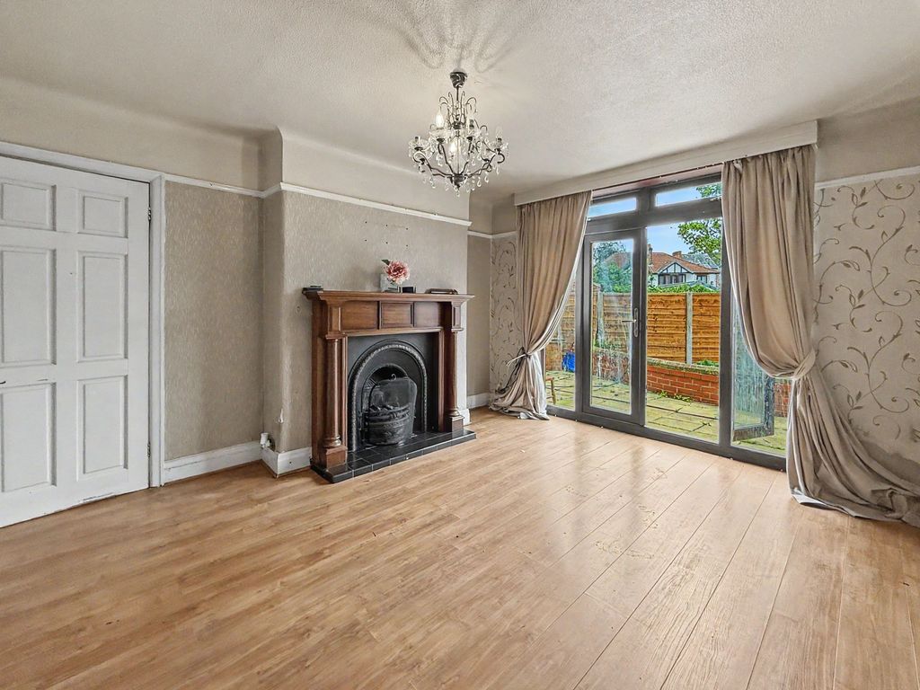 Property photo 2 of 35