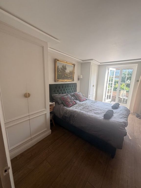 Property photo 1 of 9 Bedroom