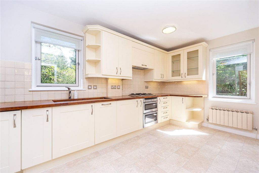 Property photo 2 of 11 Picture No. 15