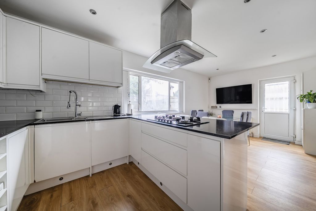Additional image 4 of 3 bed flat for saleCroydon Road, Beckenham BR3