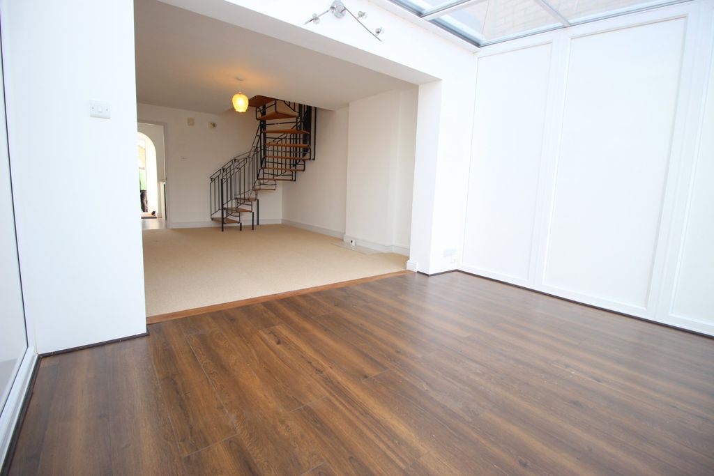 Property photo 3 of 15 Image