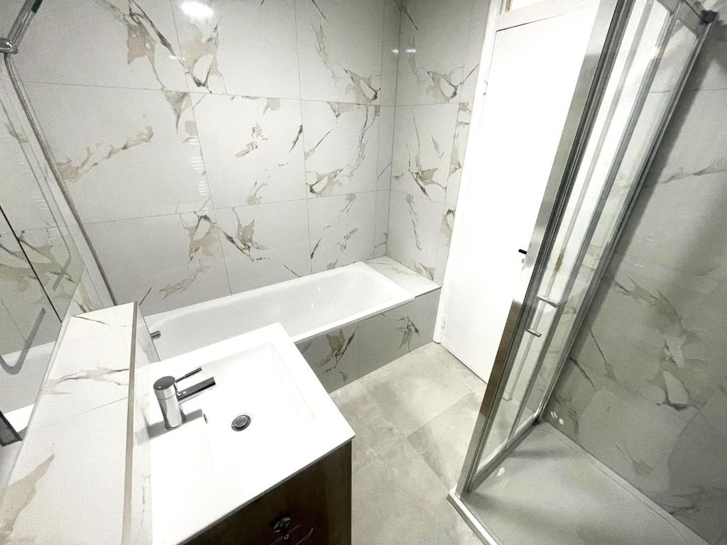 Property photo 2 of 9 Bath.Jpg