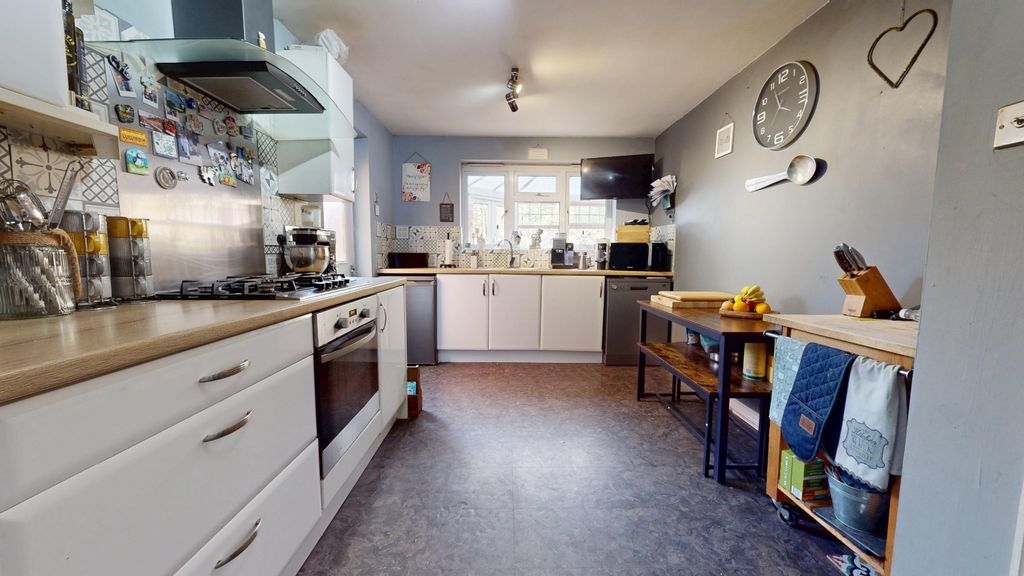 Property photo 2 of 25 4497443